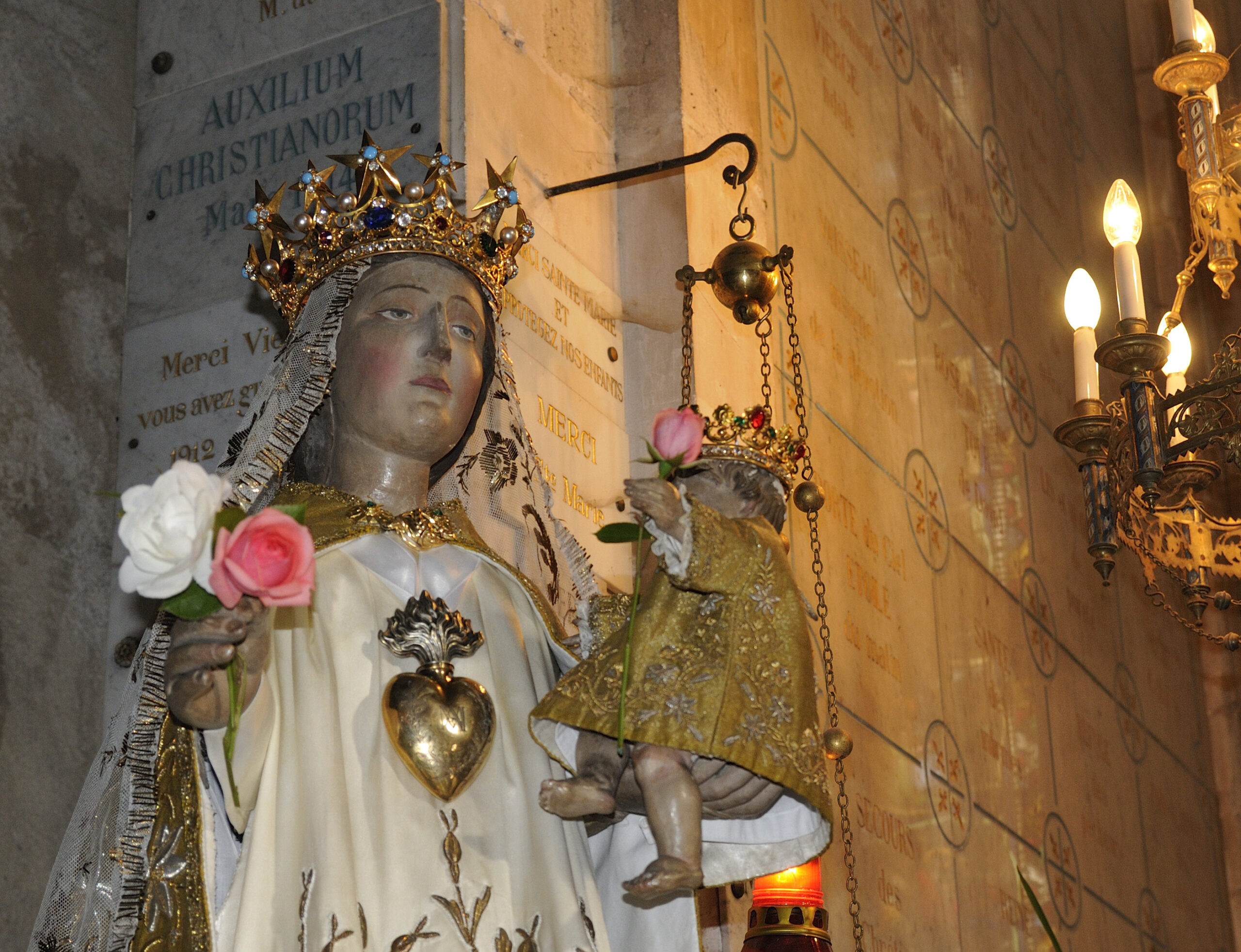 Statue de la Vierge à Notre Dame, Montmorillon
